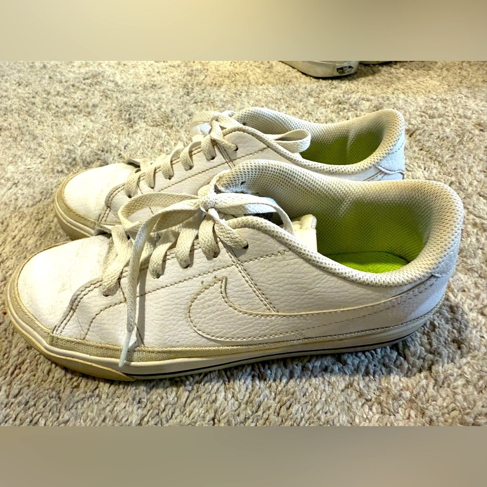 Nike leather women’s shoes size 8